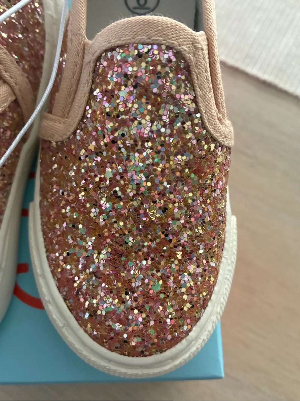 Cat & Jack Madigan Glitter Slip-On Sneakers - sz 6